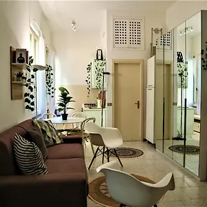 - La Casa Delle Meraviglie -navigli Edition- , Milán Italia