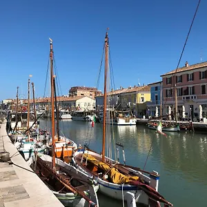 New In Village , Cesenatico Italië